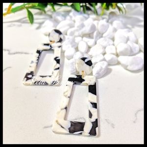 🍒5/$30-Marble colored dangle earrings🍒